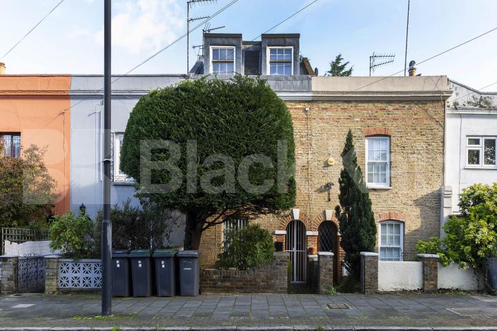 Located within the catchment area of sought after schools in Highgate North Hill, Highgate 